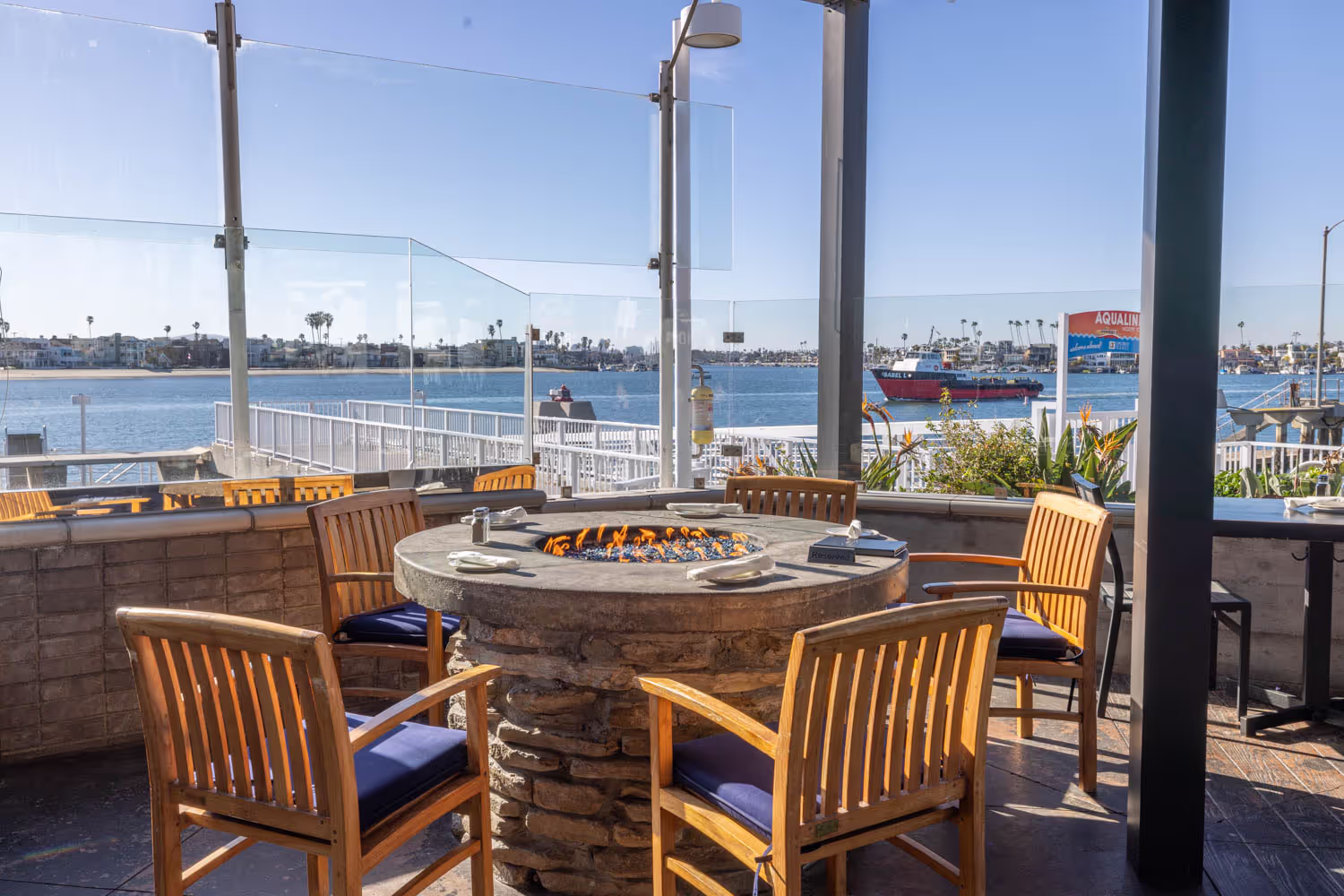 Waterfront table arrangements for private dining
